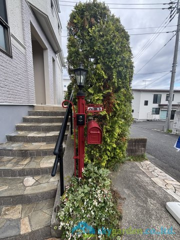平塚市めぐみが丘2丁目　中古戸建の玄関