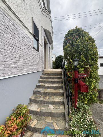 平塚市めぐみが丘2丁目　中古戸建の玄関