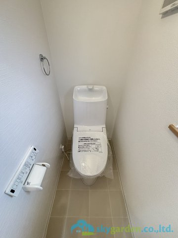 平塚市めぐみが丘2丁目　中古戸建のトイレ