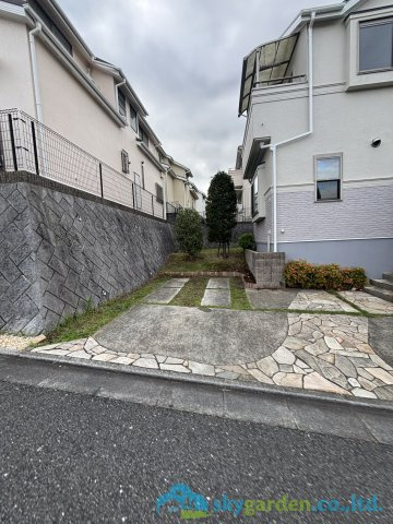 平塚市めぐみが丘2丁目　中古戸建の駐車場