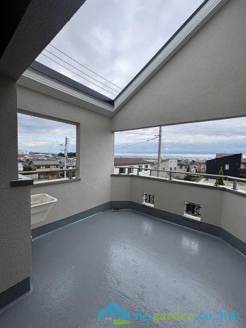 平塚市めぐみが丘2丁目　中古戸建のバルコニー