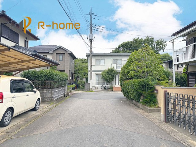 牛久市牛久町3期　新築戸建て　1号棟の前面道路含む現地写真|『今から見たい！』大歓迎です♪
お気軽にＲ－ｈomeまでお問い合わせください。