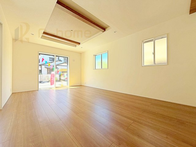 牛久市牛久町3期　新築戸建て　1号棟の居間・リビング|広々とした余裕のあるリビングです♪大きな窓からは自然光が届きます。