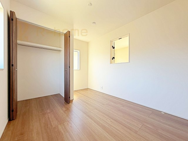 牛久市牛久町3期　新築戸建て　1号棟の洋室|どんな部屋家具も合わせやすいシンプルな洋室！
たっぷりの日差しと心地よい風が舞い込む住まい♪
