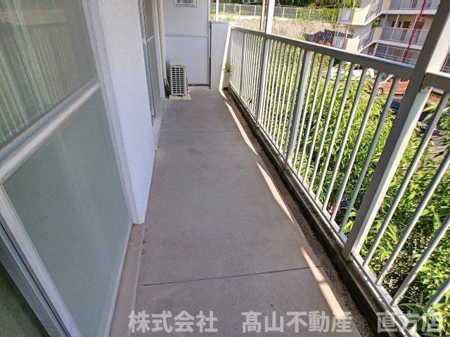 直方市大字感田の賃貸マンションのバルコニー