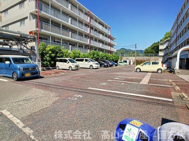 ガーデンフォレスト　ノースウィングの駐車場