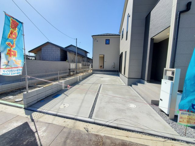北葛飾郡松伏町　田中3丁目　新築戸建　　全2棟の駐車場|施工例です
