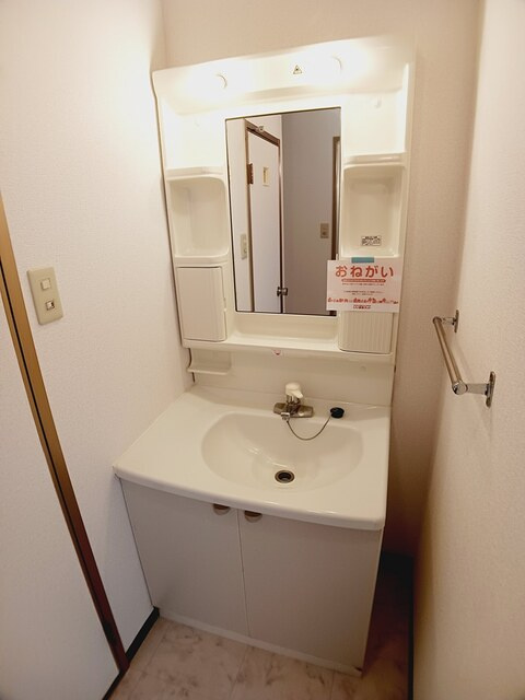 コモドハイツＡの独立洗面台|洗面所