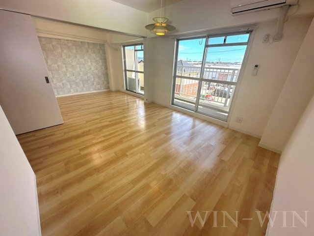 TENOHA TOYOHASHIの居間・リビング|イメージ（同建物内別部屋の写真です）