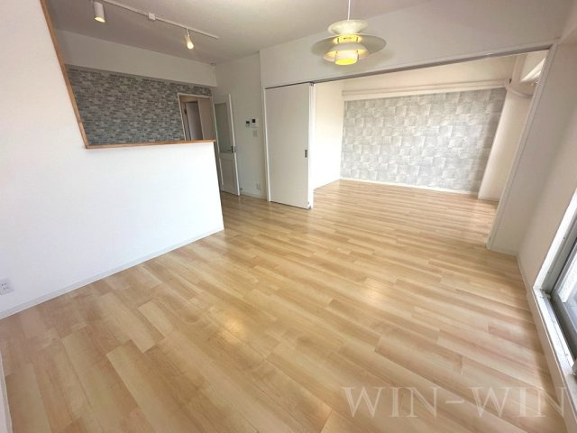 TENOHA TOYOHASHIの居間・リビング|イメージ（同建物内別部屋の写真です）