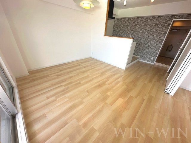 TENOHA TOYOHASHIの居間・リビング|イメージ（同建物内別部屋の写真です）