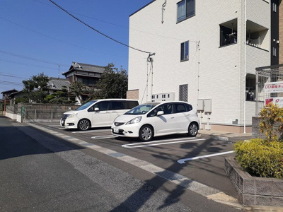 【駐車場】 | クレア | 駐車場に車を止められます