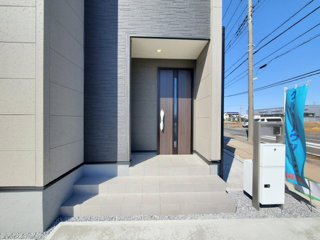 北葛飾郡松伏町　田中3丁目　新築戸建　　全2棟の玄関|施工例です