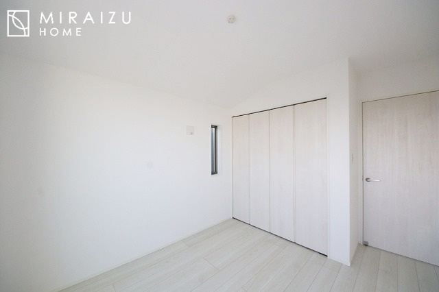 【収納】 | 収納力も自慢です。お洋服がお好きなお客様も多いですよね、衣替えをしなくてもお洋服をしまっておけそうなくらいの広さですね！