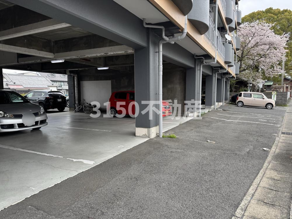 ラティーナ岐阜の駐車場