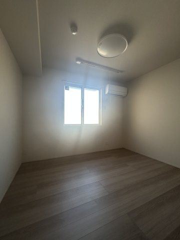 クラシスト三津屋南の洋室