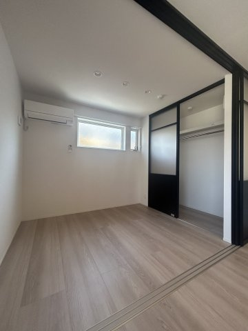 クラシスト三津屋南の洋室