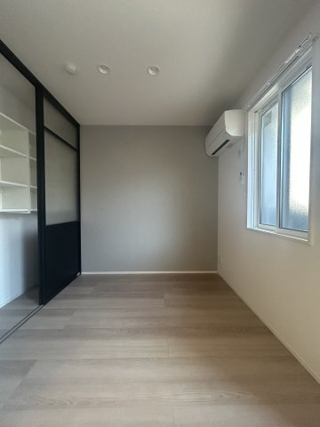 クラシスト三津屋南の洋室