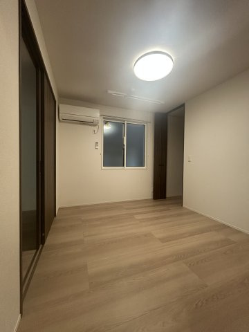 クラシスト三津屋南の洋室