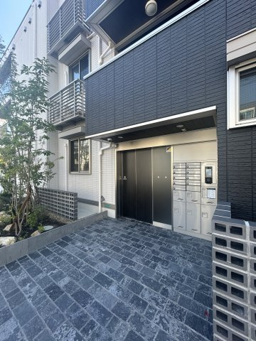 クラシスト三津屋南のエントランス
