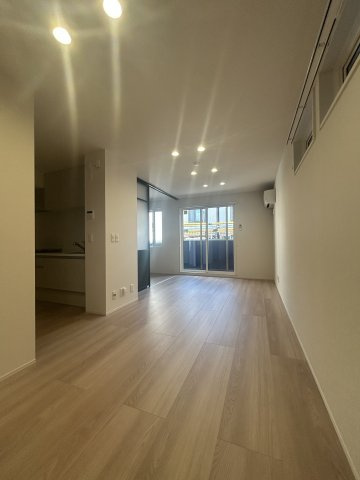 クラシスト三津屋南の居間・リビング