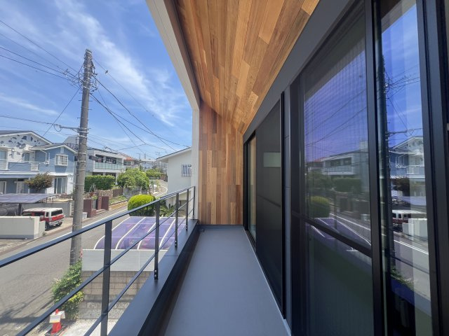 どこから見てもウットリ...片瀬山という地域にふさわしい佇まい。もちろん中身もハイスペック。な『藤沢市片瀬山１丁目』新築戸建のバルコニー|陽当たり良好なバルコニーです