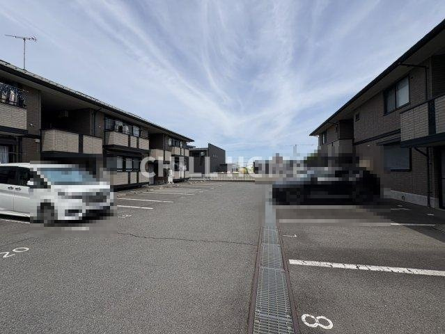 ファミール２１　Ａの駐車場|当社、チルホームのHPもご覧ください(^^)/物件情報多数♪