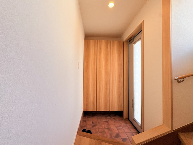 【玄関】 | 西東京市泉町4丁目　中古一戸建住宅　(保谷店) | 大容量のシューズボックスで玄関もスッキリ