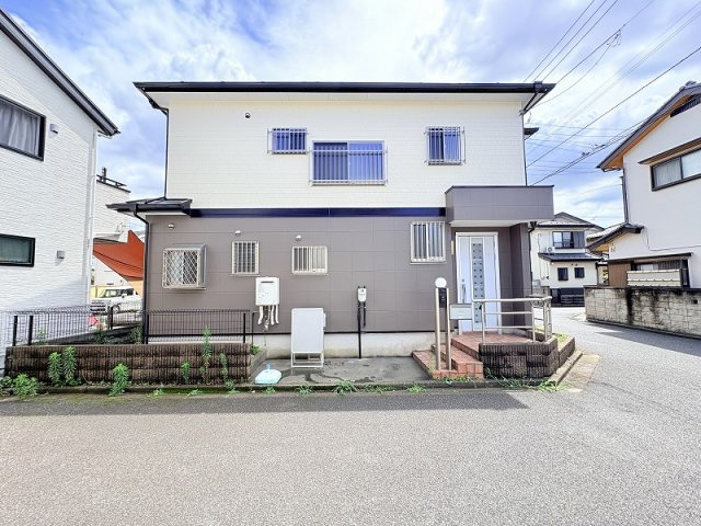 【外観】 | 西東京市泉町4丁目　中古一戸建住宅　(保谷店) | 2026年8月撮影/閑静な住宅地に佇む3LDKの中古一戸建住宅です。