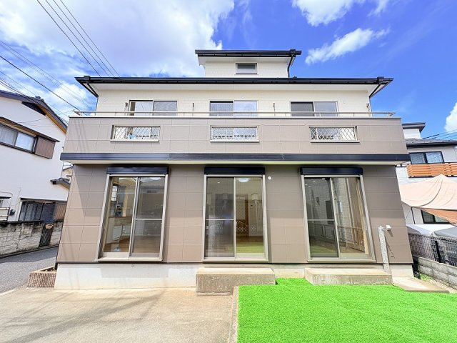 【外観】 | 西東京市泉町4丁目　中古一戸建住宅　(保谷店) | スーパー、コンビニまで徒歩5分なので毎日のお買い物も快適。