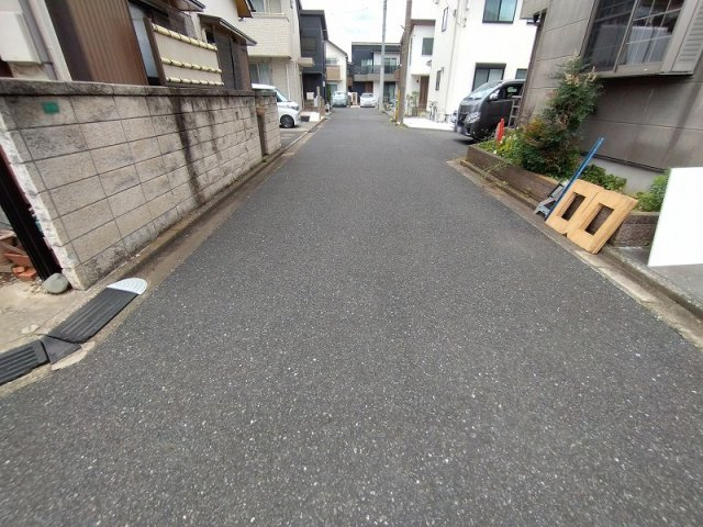 【前面道路含む現地写真】 | 西東京市泉町4丁目　中古一戸建住宅　(保谷店) | 小中学校は徒歩15分以内に揃い登下校の負担も少ないです。