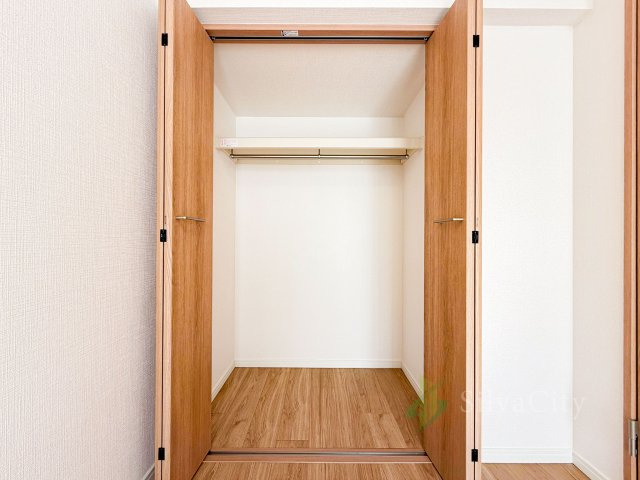 蒲田ローヤルコーポA棟の収納|クローゼット　洋室2
