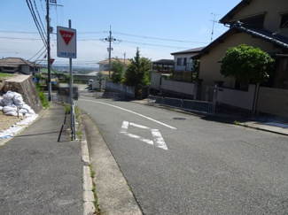 【前面道路含む現地写真】 | 川西市鴬が丘9の2　建築条件無土地