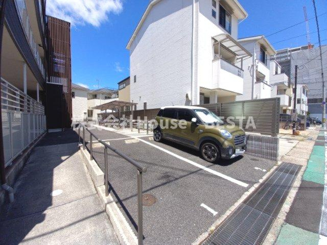 リブリ・芦原通の駐車場