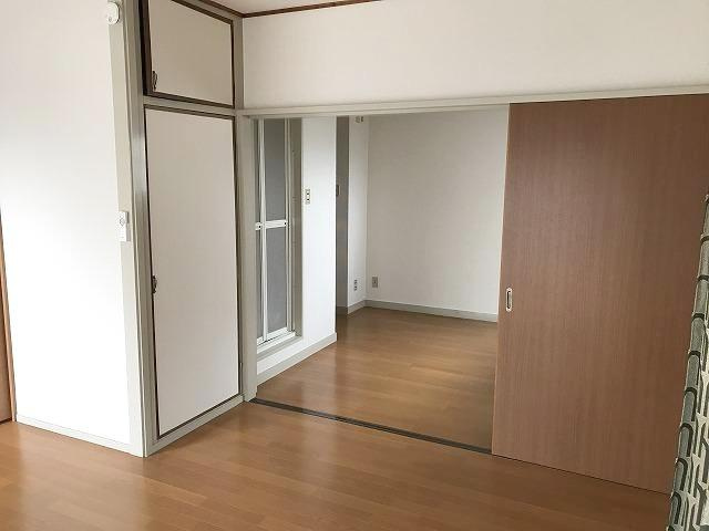 藤商川端ビルの洋室