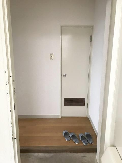 藤商川端ビルの玄関