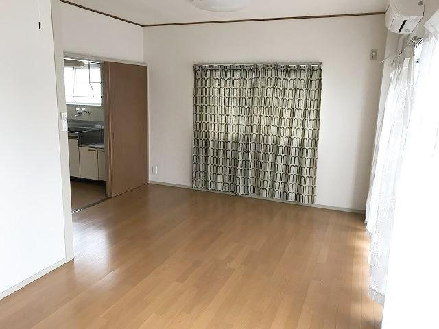 藤商川端ビルの洋室