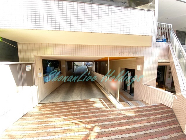藤沢市湘南台２丁目の賃貸マンションのエントランス