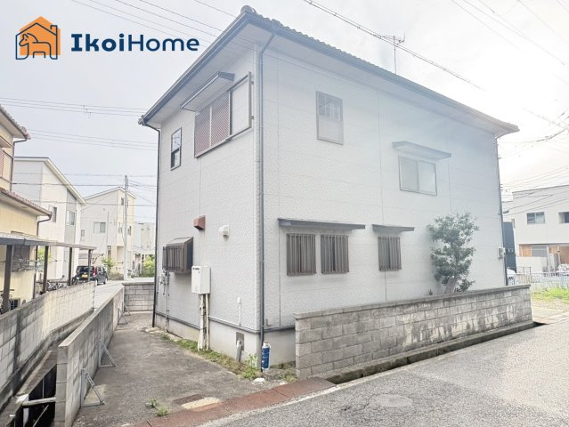 明石市魚住町西岡　中古戸建の前面道路含む現地写真|●年中無休：当日予約可●三方角地で陽当り・通風良好！通学・通勤に便利な環境です！