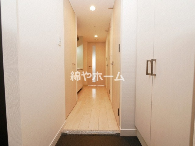 プレサンス難波セレクトの玄関|シンプルで使いやすい玄関です