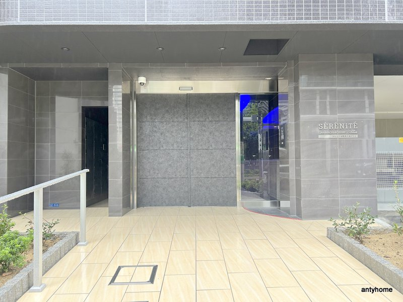 セレニテ谷町四丁目アリエ　仲介手数料無料のエントランス