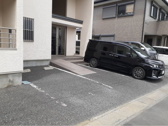 エスポワールⅡの駐車場