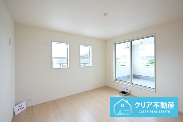 【洋室】 | 伊勢崎市東小保方町第2　リーブルガーデン | 寛ぎの時間を紡ぎだす主寝室。大型ベッドを置いても余裕です。