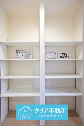 【収納】 | 伊勢崎市東小保方町第2　リーブルガーデン | 天井まで届く大型のシューズクロークで家族全員分しっかり収納できます♪