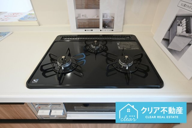 【キッチン】 | 伊勢崎市東小保方町第2　リーブルガーデン | 料理が効率よくできる3口コンロ