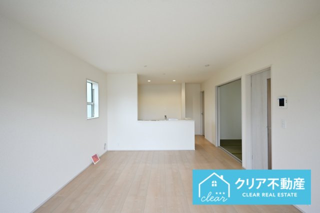 【居間・リビング】 | 伊勢崎市東小保方町第2　リーブルガーデン | 家族揃っての食事が楽しくなる広々としたダイニング♪