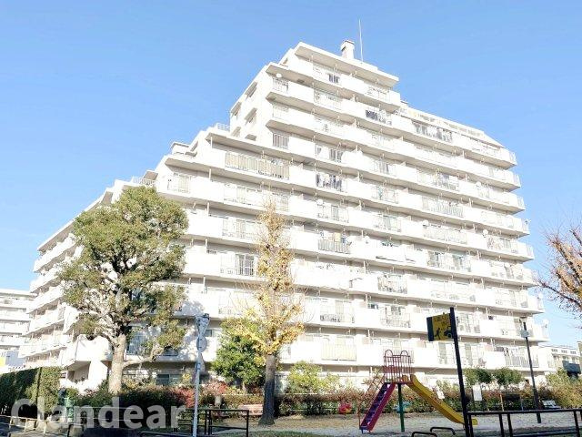 綾瀬グランドハイツの外観|ドキドキの新生活も、安心してスタート。ぴったりの住まいを見つけませんか？クランディアが一緒に住まい選びをサポートします‼　まずは、お気軽にお問合せください　＃クランディア