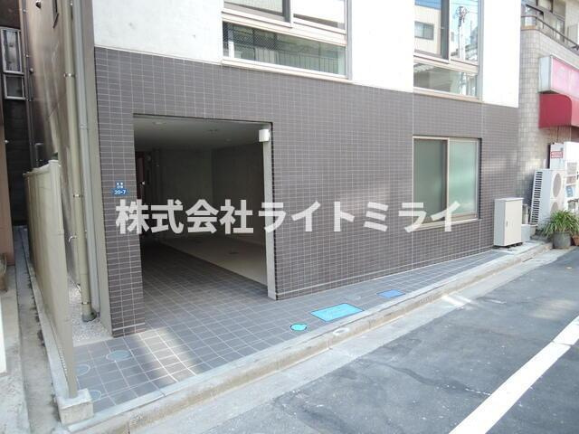 コローナ赤羽の駐車場|エントランス 