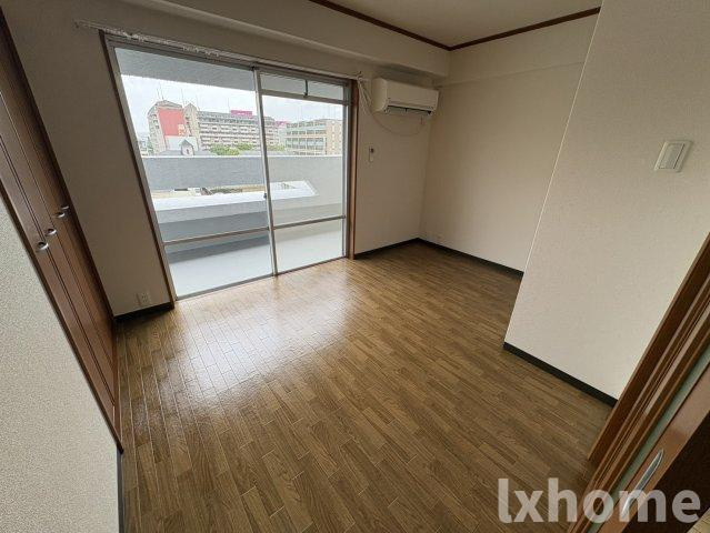 西駅前吉田マンションの居間・リビング|おしゃれなリビングです