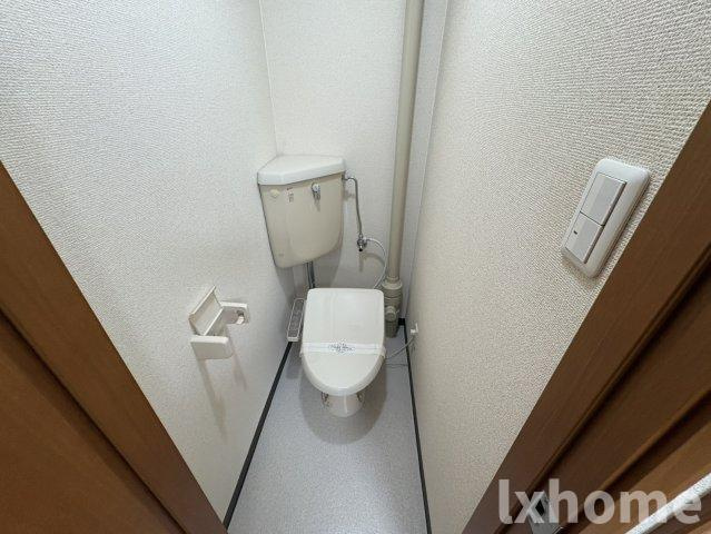 西駅前吉田マンションのトイレ|落ち着いた色調のトイレです